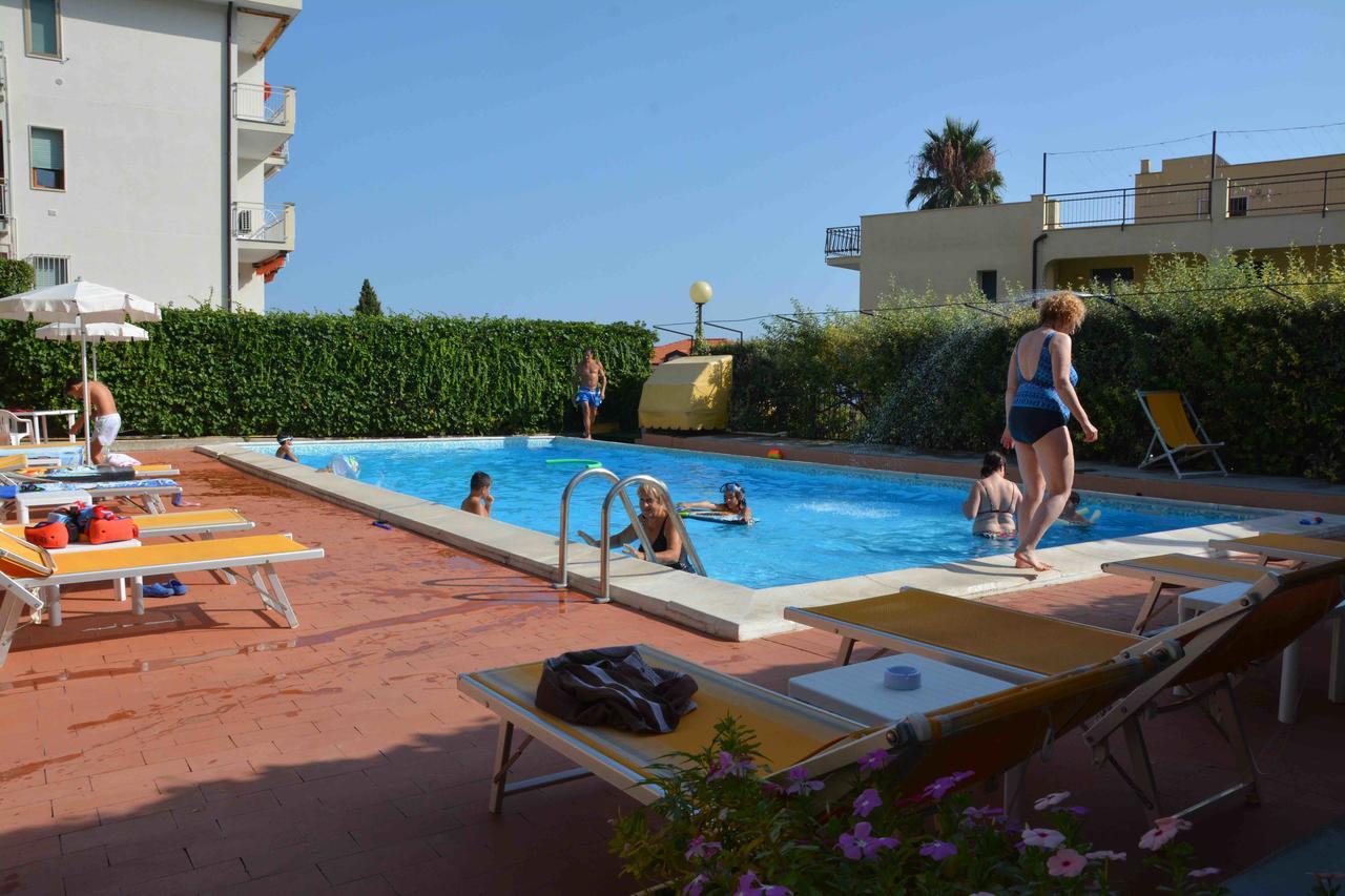 Residence Mare Verde Pietra Ligure Exterior foto
